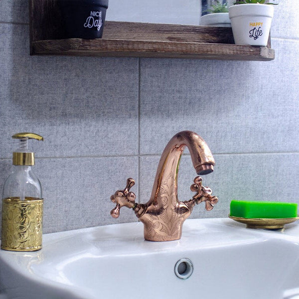 Antique Copper Faucet: Bathroom Vanity Elegance