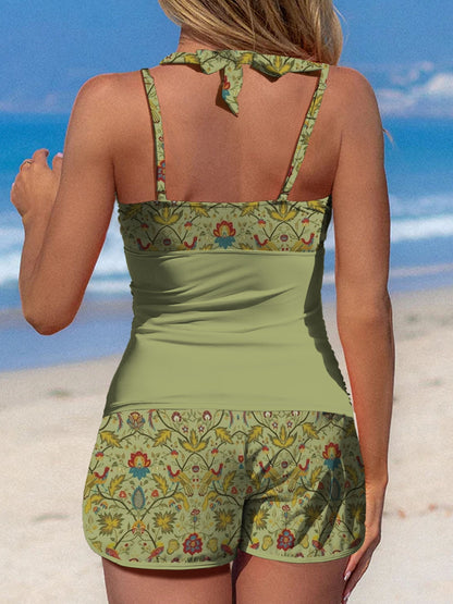 Grönt symmetriskt blommigt retrotryck med halterneckmönster och mellanhög midja i tankini-shorts 