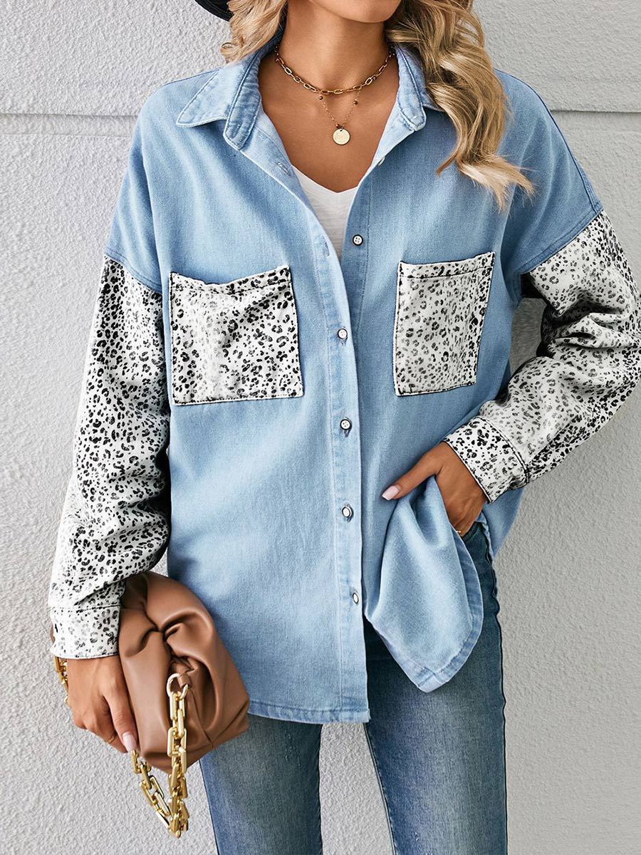Damskjorta med löst leopardmönster och denim 
