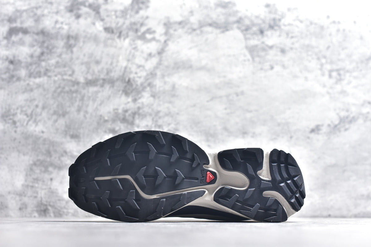 Salomon XT-6 – Retro Outdoor Trail Running Shoe
