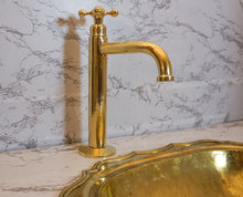 Load image into Gallery viewer, robinet en laiton robinet inclus livraison gratuite robinet en laiton fait main robinet mural robinet salle de bain robinet