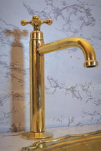 Load image into Gallery viewer, robinet en laiton robinet inclus livraison gratuite robinet en laiton fait main robinet mural robinet salle de bain robinet